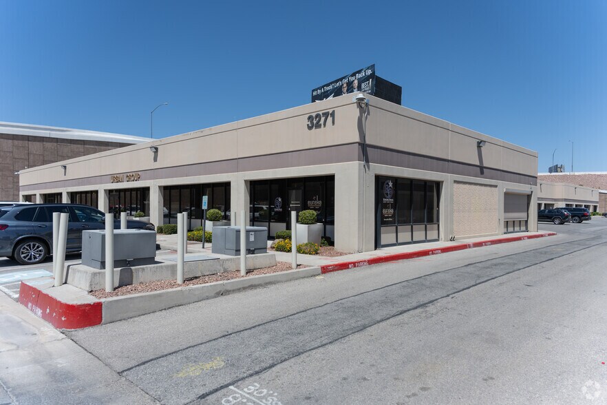 3281 Highland Dr, Las Vegas, NV à louer - Photo du bâtiment - Image 2 de 6