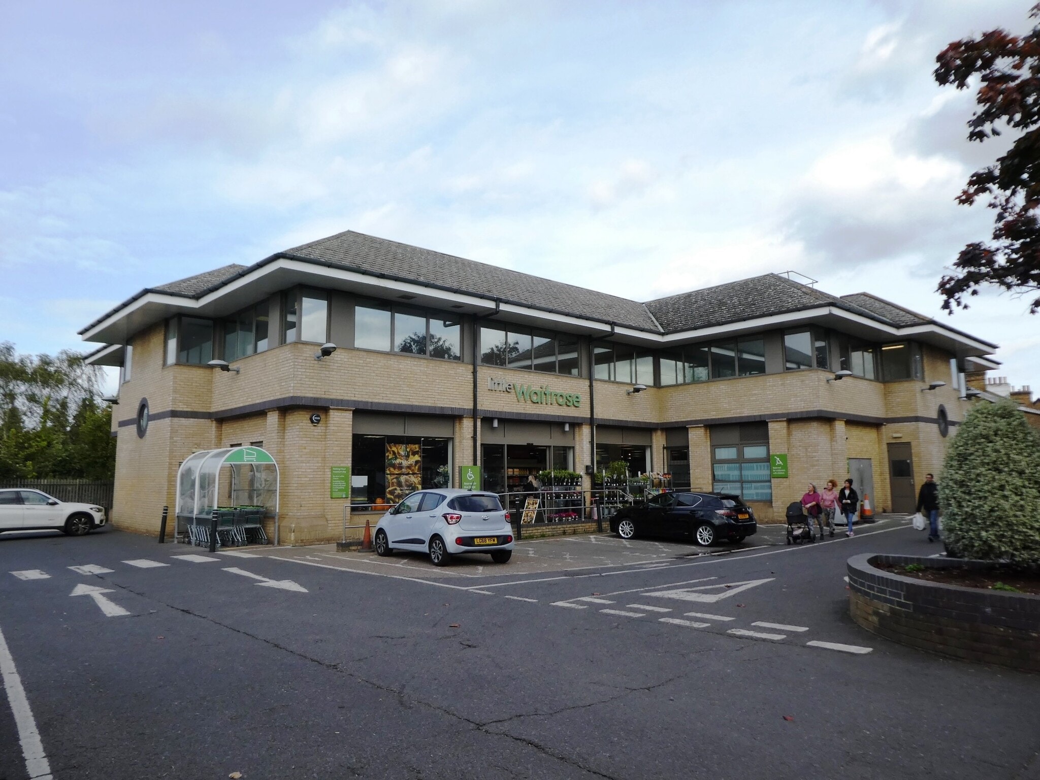 72 Oldfield Rd, Hampton for lease Building Photo- Image 1 of 6