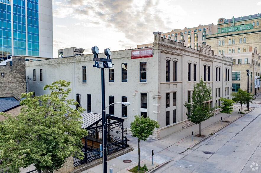 1101 N Market St, Milwaukee, WI à louer - Photo du bâtiment - Image 3 de 4
