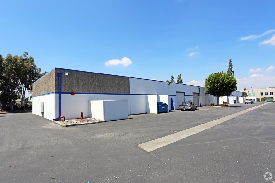 1220 Pioneer St, Brea, CA à louer - Photo du bâtiment - Image 3 de 8