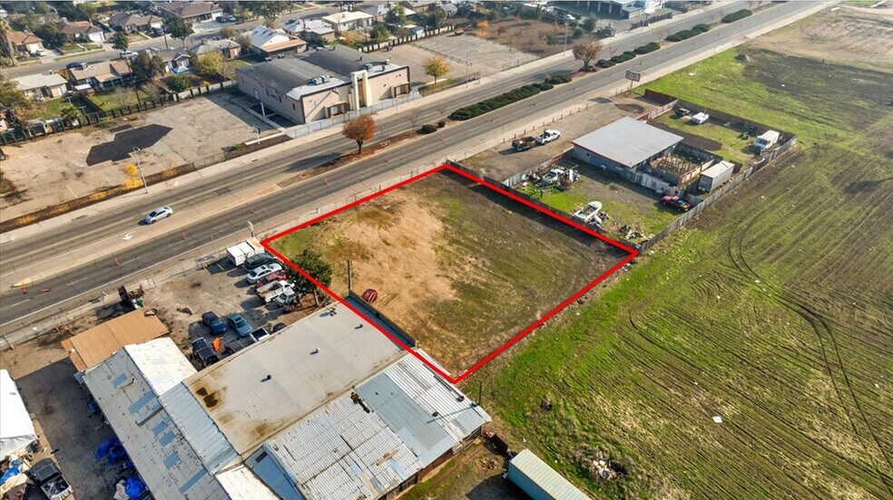 2516 S Elm Ave, Fresno, CA à vendre - Photo du bâtiment - Image 2 de 4