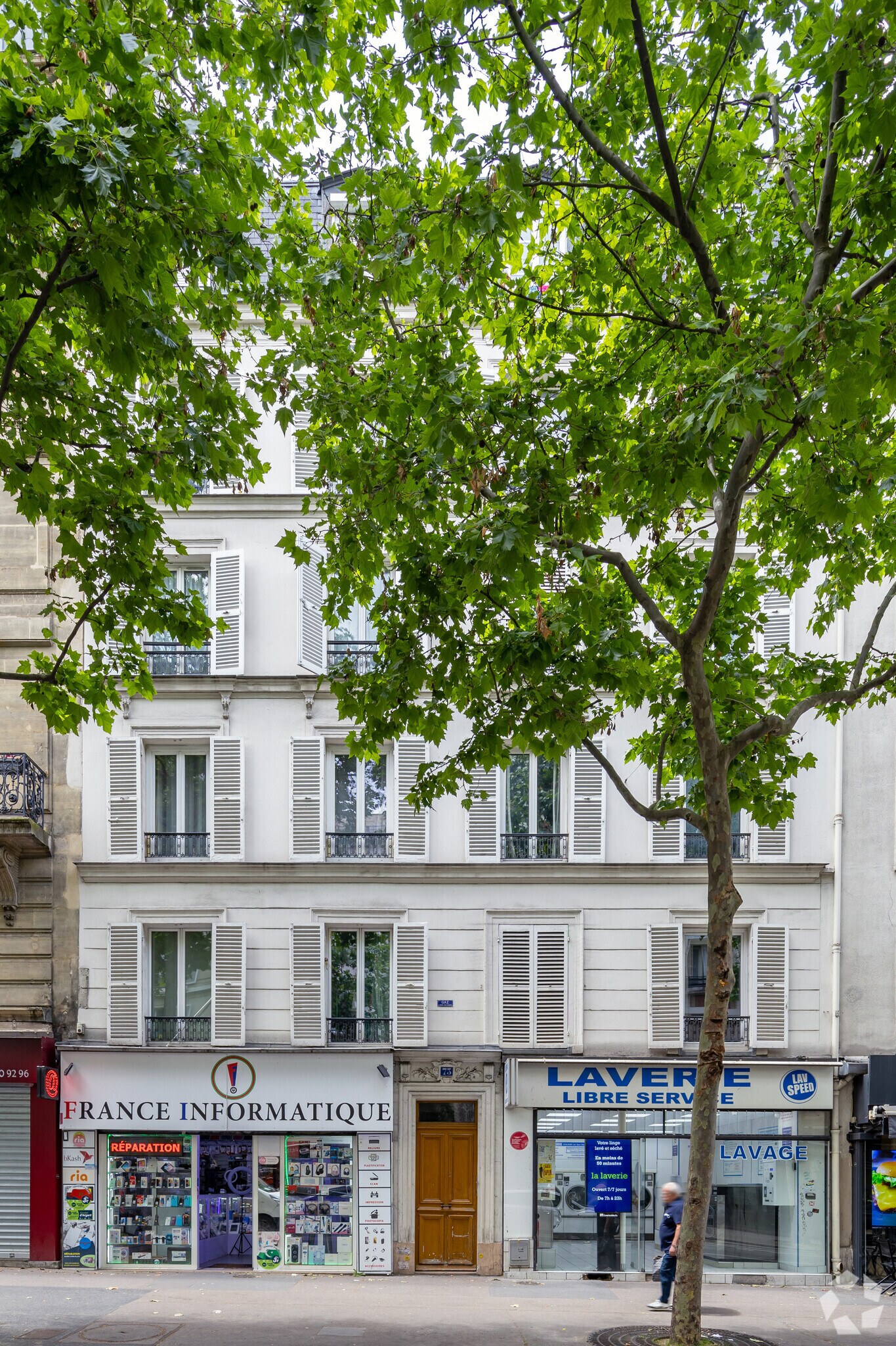 Retail in Paris for lease Primary Photo- Image 1 of 3