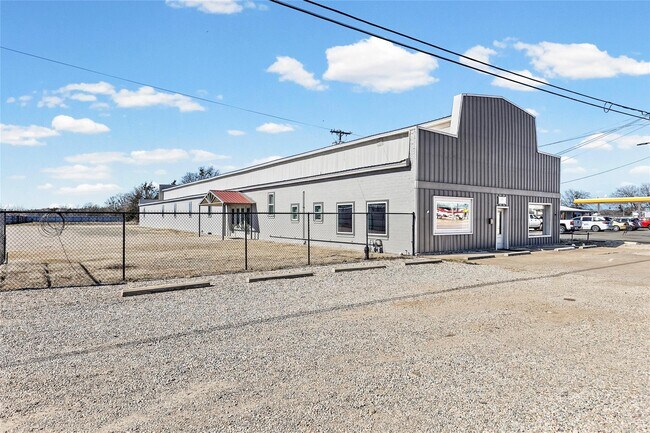 More details for 2301 N Main St, Paris, TX - Retail for Sale