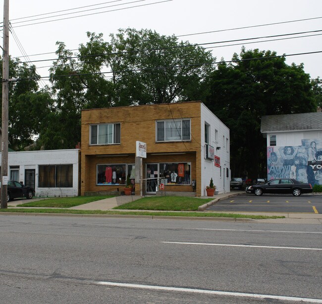 More details for 827 W Saginaw St, Lansing, MI - Retail for Sale