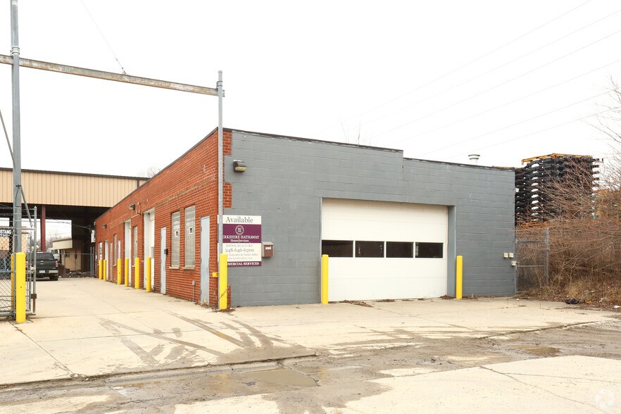 16141-16147 Philomene Ave, Allen Park, MI à vendre - Photo du bâtiment - Image 2 de 3