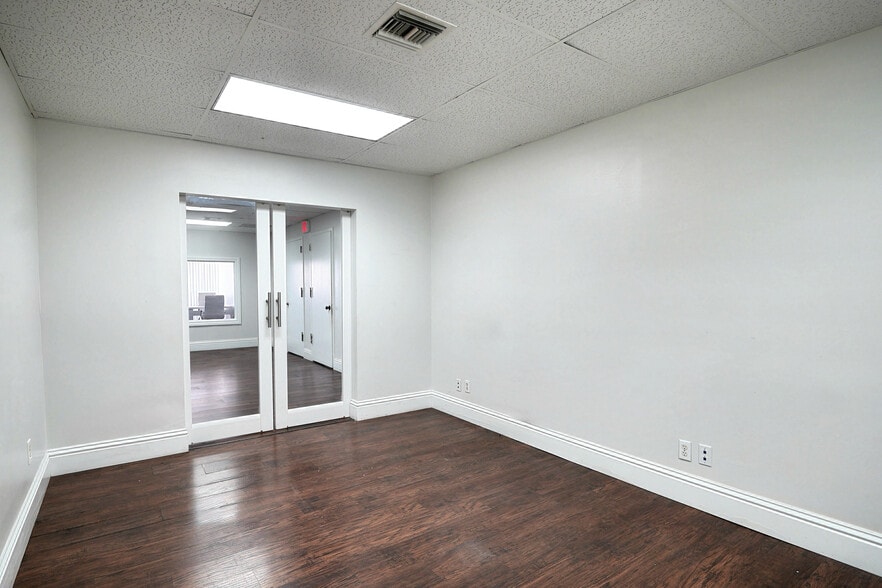 2826 E Oakland Park Blvd, Fort Lauderdale, FL à louer - Photo intérieure - Image 3 de 40
