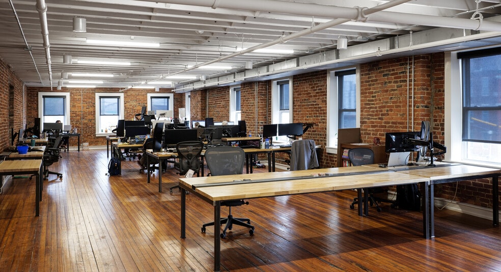 552 E Market St, Louisville, KY for lease - Interior Photo - Image 2 of 29