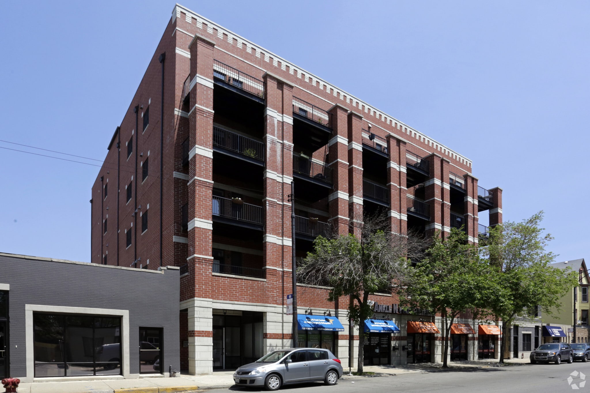 2218-2222 W Belmont Ave, Chicago, IL à vendre Photo du bâtiment- Image 1 de 7