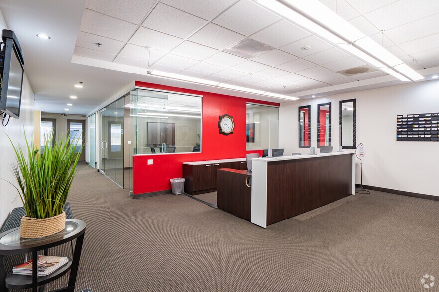 4900 California Ave, Bakersfield, CA à louer - Photo du bâtiment - Image 3 de 38