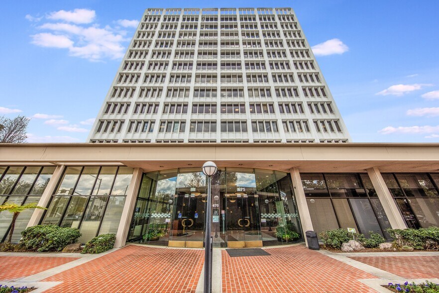 675 N 1st St, San Jose, CA à louer - Photo du bâtiment - Image 3 de 14