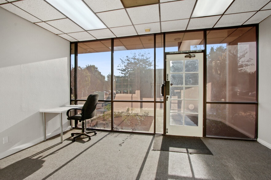 1911 Carnegie Ave, Santa Ana, CA for lease - Building Photo - Image 3 of 16