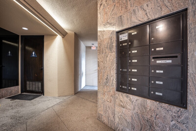 6390 Greenwich Dr, San Diego, CA à louer - Photo du bâtiment - Image 3 de 31