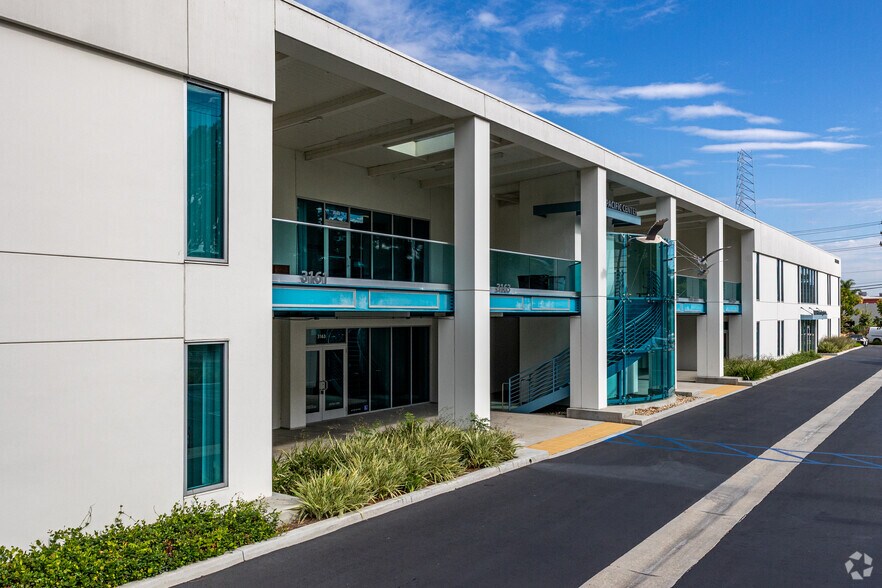 3159-3169 Red Hill Ave, Costa Mesa, CA à louer - Photo du bâtiment - Image 3 de 6