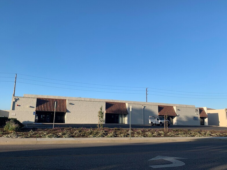 70 W Easy St, Simi Valley, CA à louer - Photo du bâtiment - Image 2 de 4