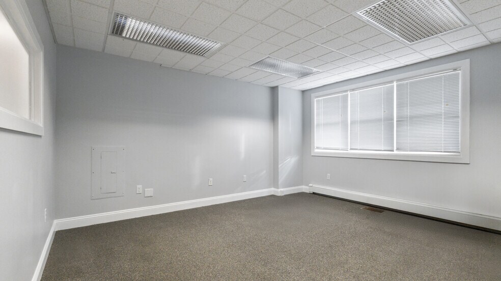 104 Bridge Rd, Salisbury, MA à vendre - Photo du bâtiment - Image 3 de 44