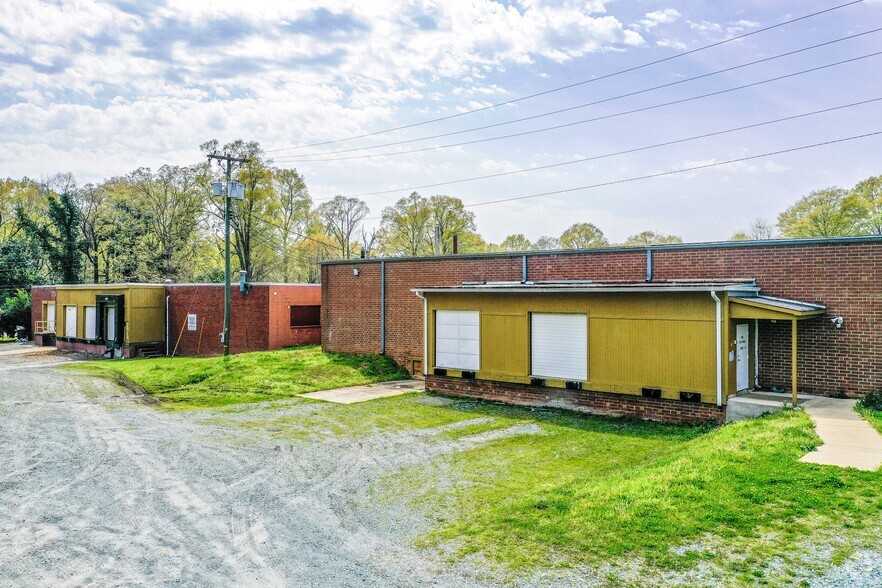 915 Curtis St, Monroe, NC for lease - Building Photo - Image 2 of 18