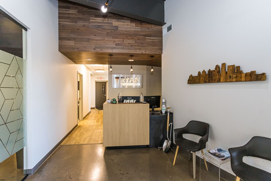 450 Downes Ter, Louisville, KY for sale - Building Photo - Image 3 of 15