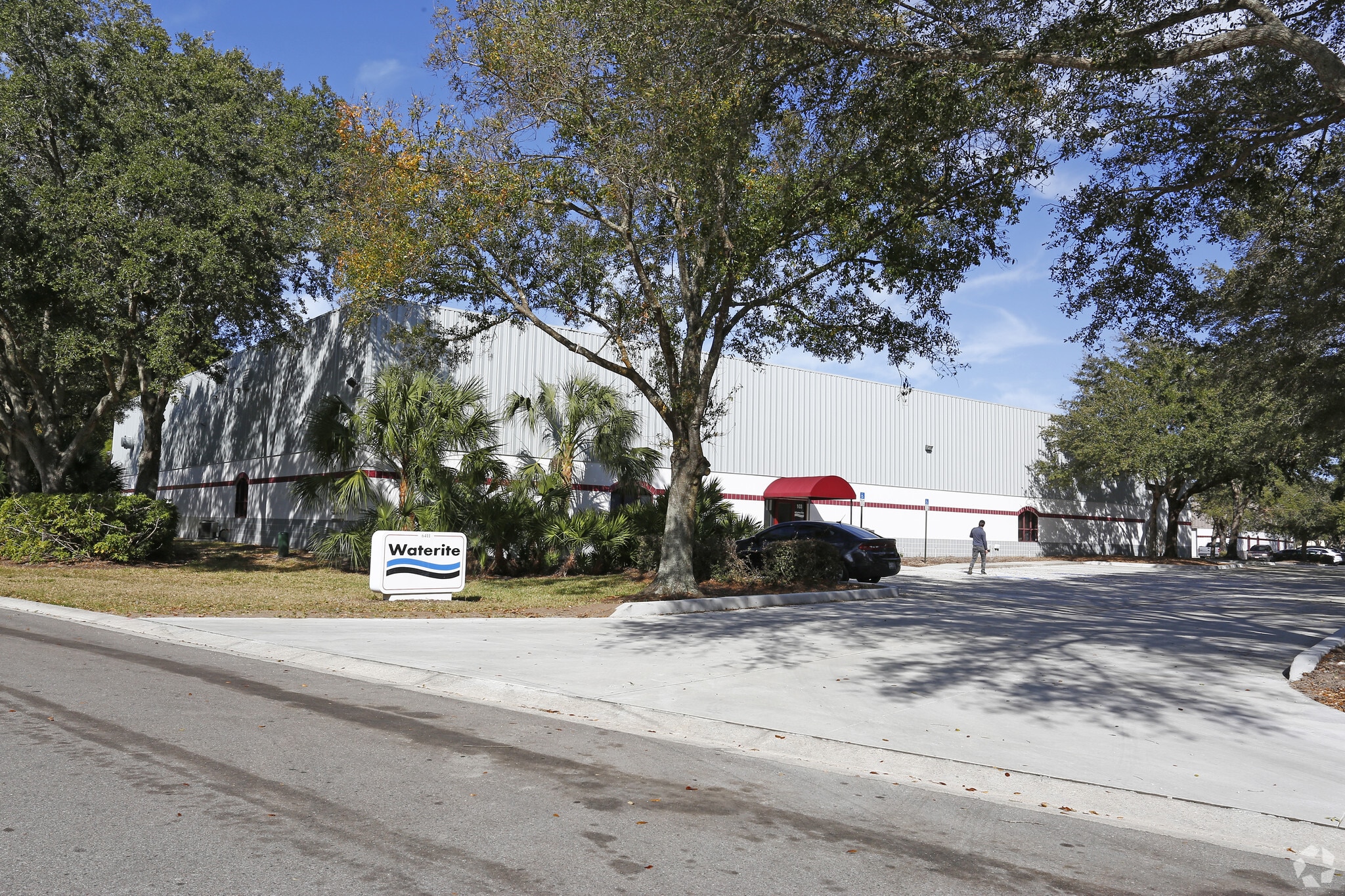 6411 Parkland Dr, Sarasota, FL for lease Primary Photo- Image 1 of 4
