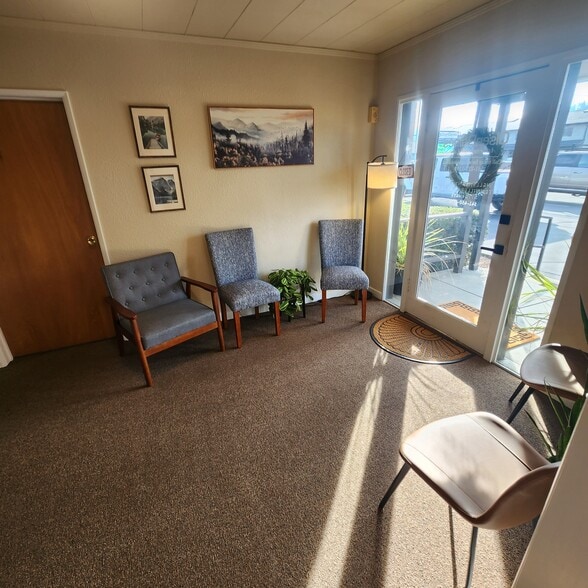 1980 Redwood Ave, Grants Pass, OR à louer - Hall d’entrée - Image 2 de 4