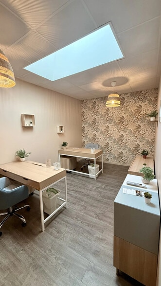 300 Avenue Des Mattes, La Ciotat for lease - Interior Photo - Image 1 of 8