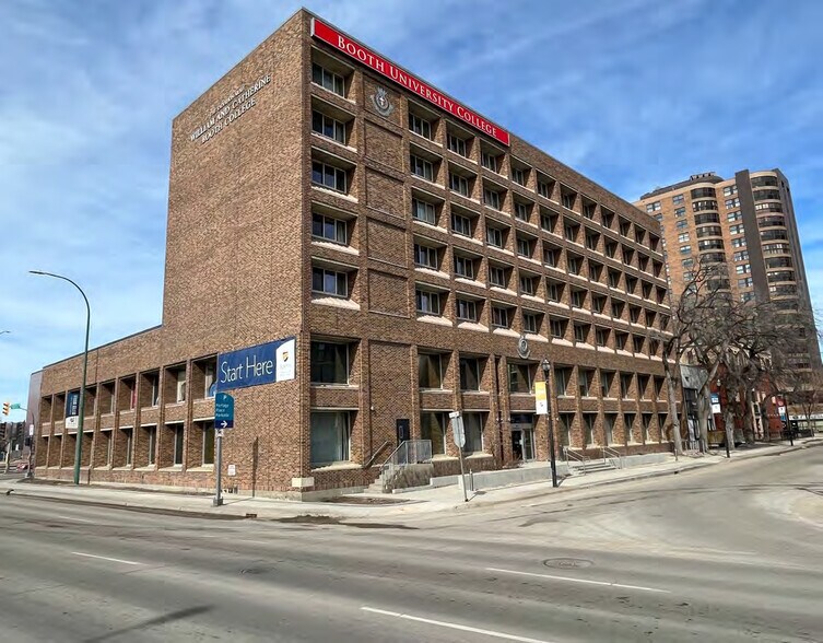 447 Webb Pl, Winnipeg, MB à vendre - Photo du bâtiment - Image 3 de 25