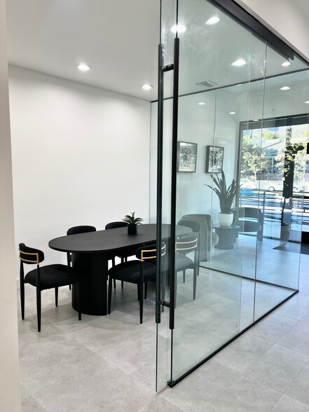 3130-3136 1/2 Foothill Blvd, La Crescenta, CA à louer - Hall d’entrée - Image 3 de 11