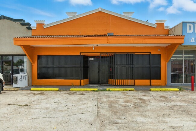 Plus de détails pour 8604 Jensen Dr, Houston, TX - Commerce de détail à vendre