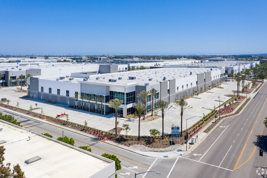 19600-19688 Van Ness Ave, Torrance, CA for lease - Building Photo - Image 3 of 9