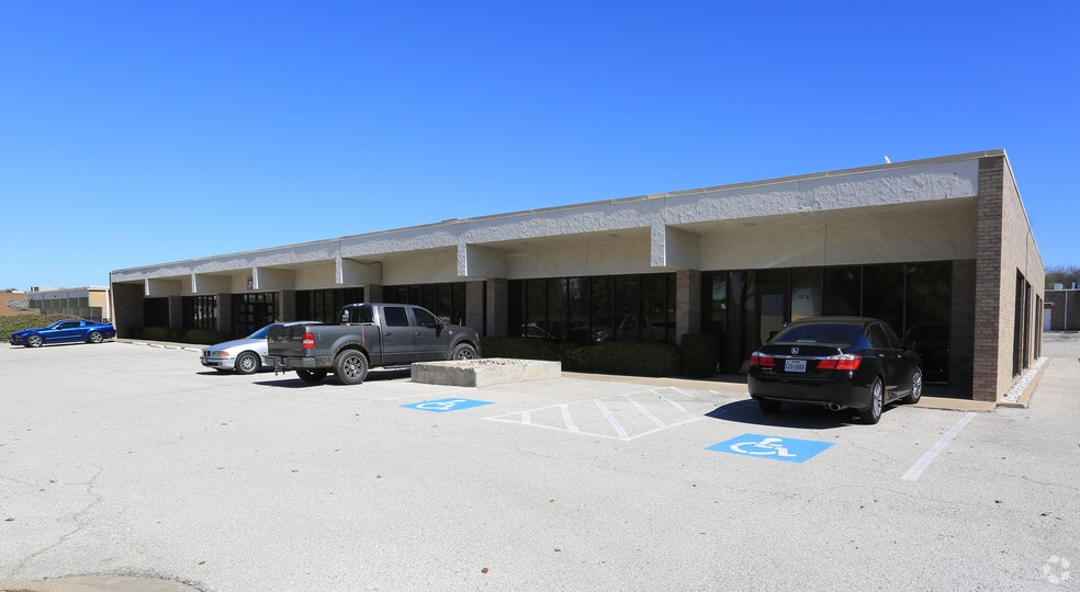 13748 Neutron Rd, Dallas, TX for lease - Building Photo - Image 1 of 2