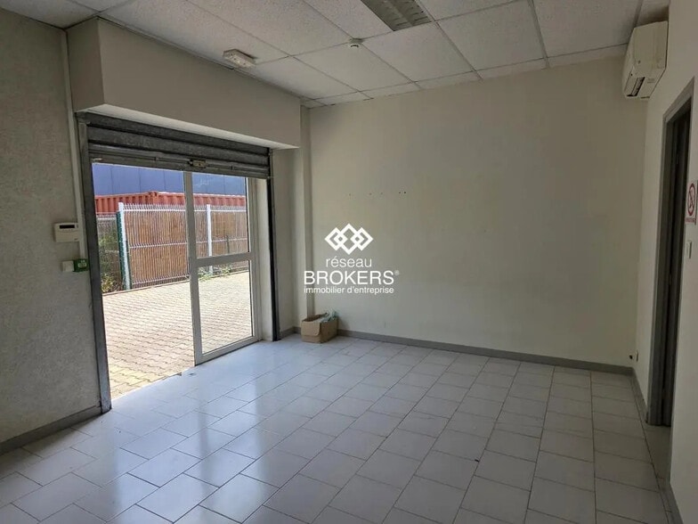 Office in Mauguio for lease - Interior Photo - Image 2 of 12