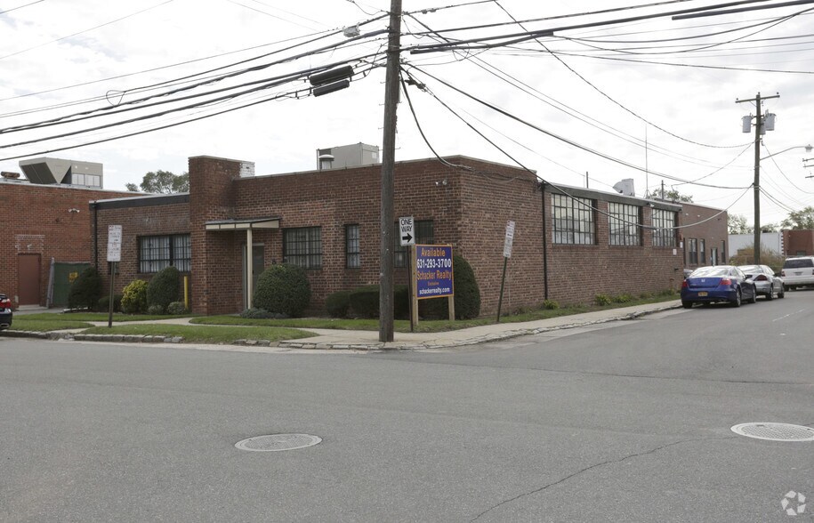 662 Main St, Westbury, NY for sale - Building Photo - Image 1 of 13