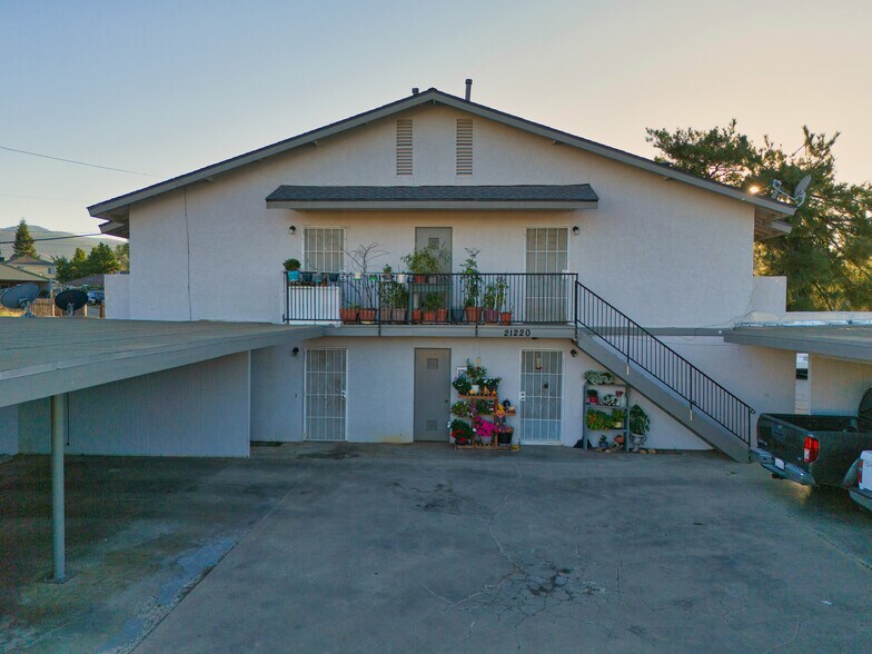 21220 Campo Ct, Tehachapi, CA à vendre - Photo du bâtiment - Image 2 de 27