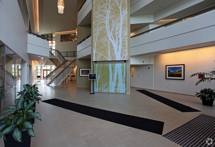 4551 W 107th St, Overland Park, KS à louer - Hall d’entrée - Image 2 de 10