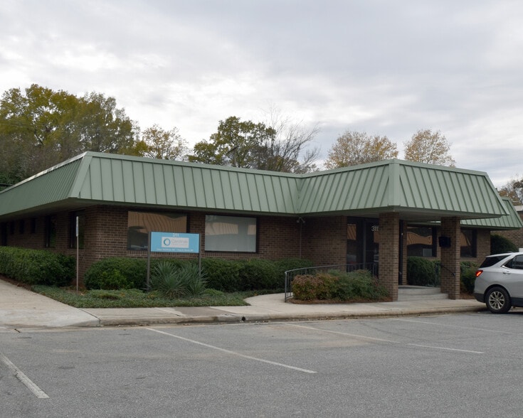 311 W Wendover Ave, Greensboro, NC for lease - Primary Photo - Image 1 of 8