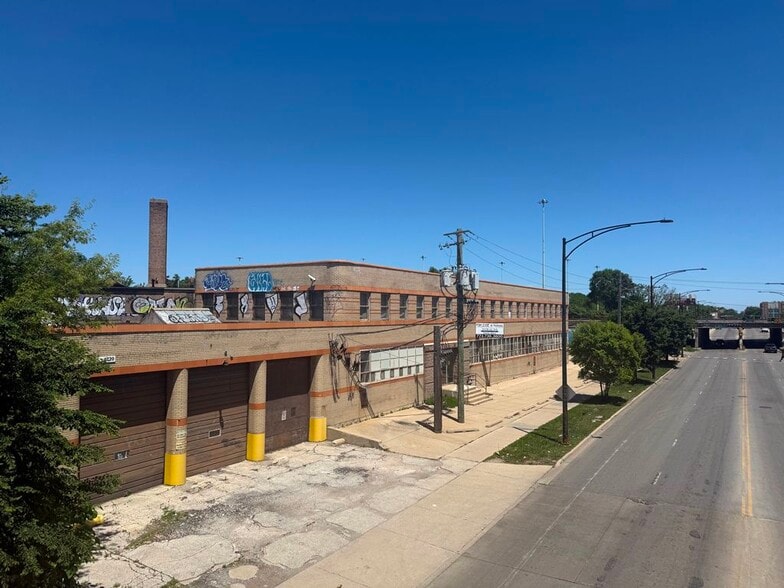 4700-4720 W Montrose Ave, Chicago, IL for lease - Building Photo - Image 3 of 9