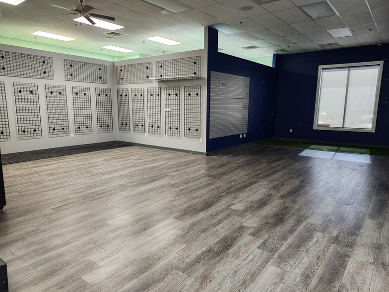 702 Mall Blvd, Savannah, GA for lease - Building Photo - Image 3 of 14