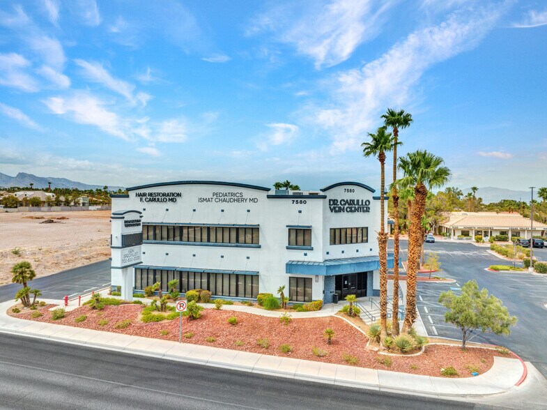 7580 W Sahara Ave, Las Vegas, NV à louer - Photo du bâtiment - Image 3 de 26