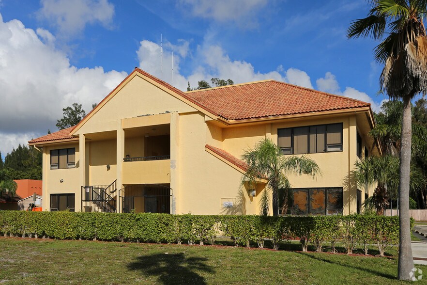 2677 Forest Hill Blvd, West Palm Beach, FL for lease - Primary Photo - Image 1 of 3