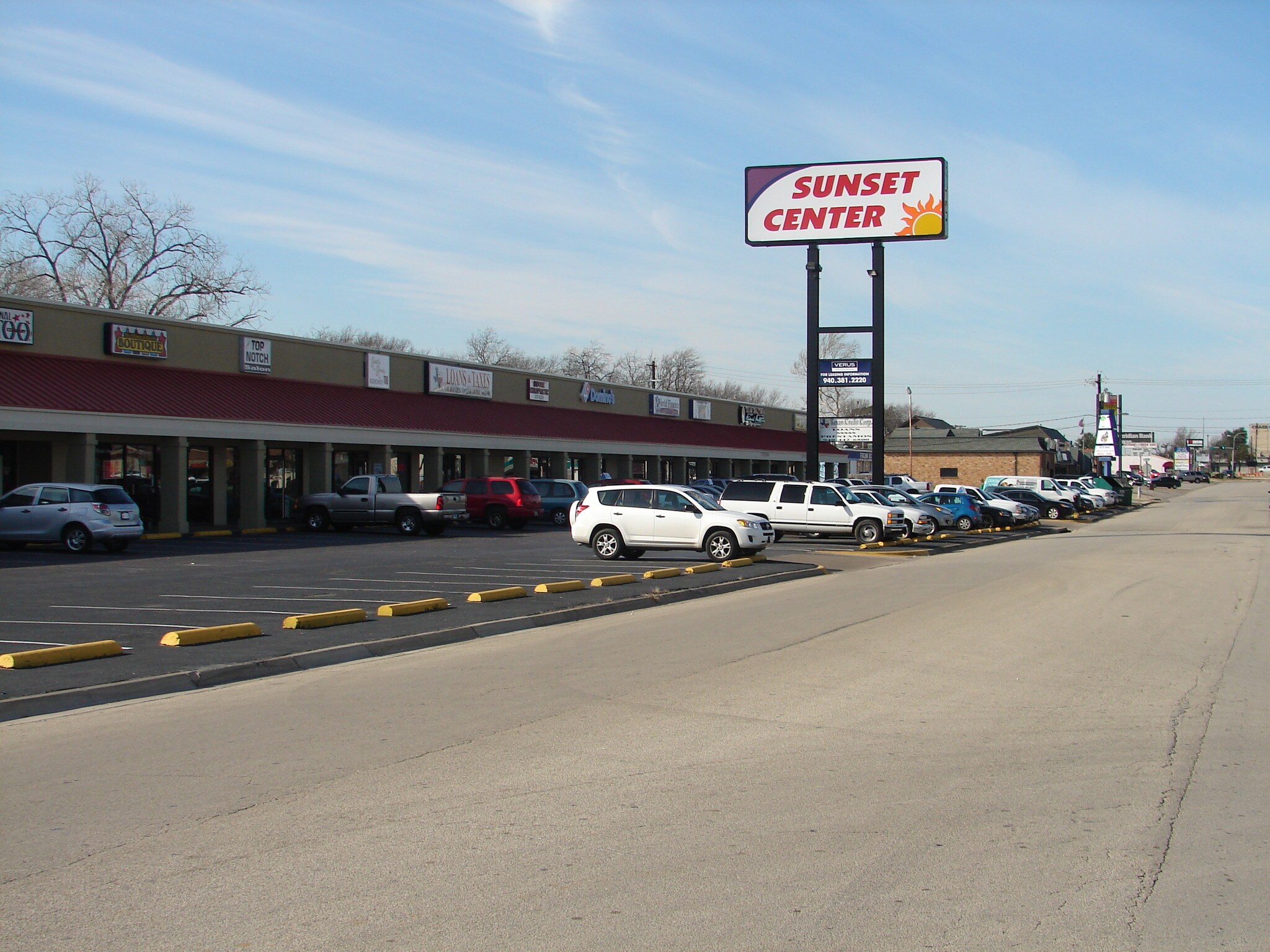 601-717 Sunset St, Denton, TX for lease Building Photo- Image 1 of 17