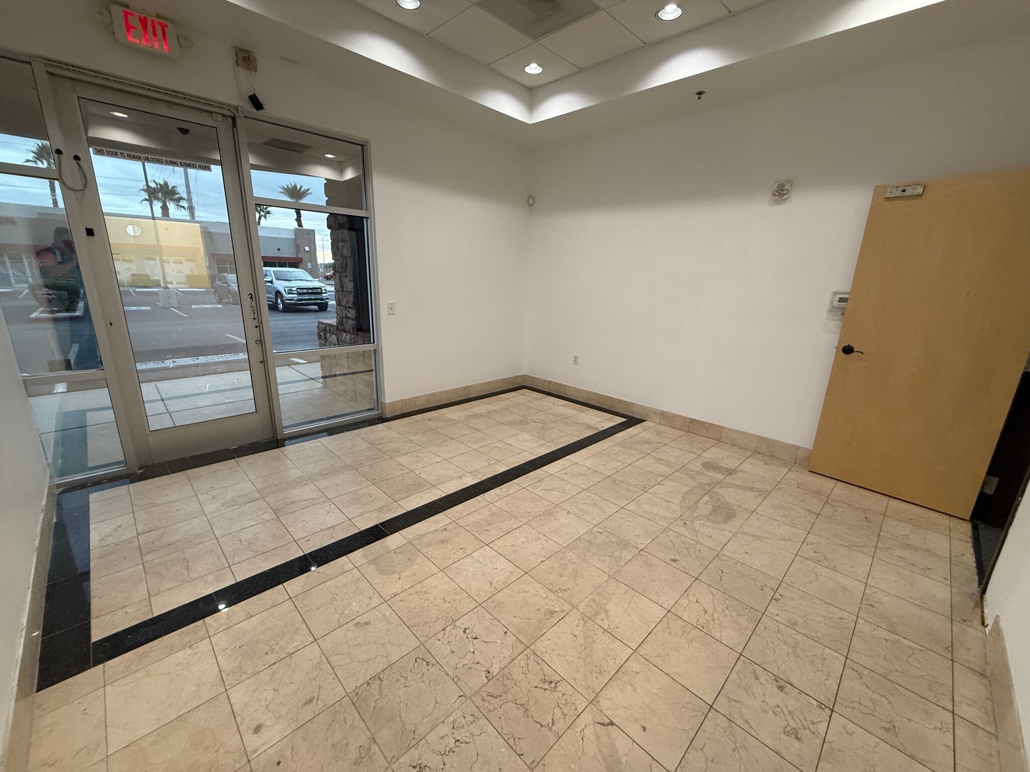 5765 S Rainbow Blvd, Las Vegas, NV for lease Primary Photo- Image 1 of 40