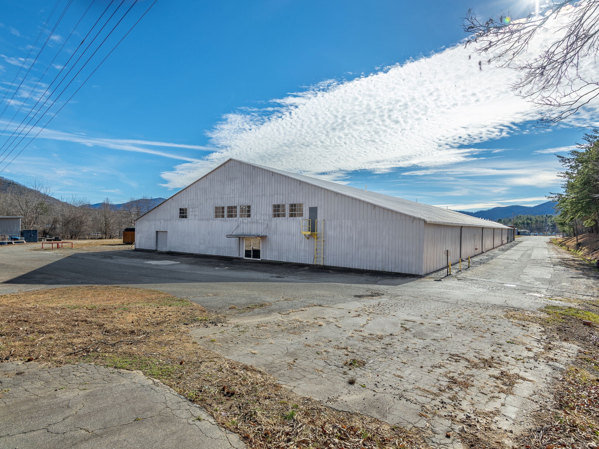 111 Old Bee Tree Rd, Swannanoa, NC for lease Building Photo- Image 1 of 6