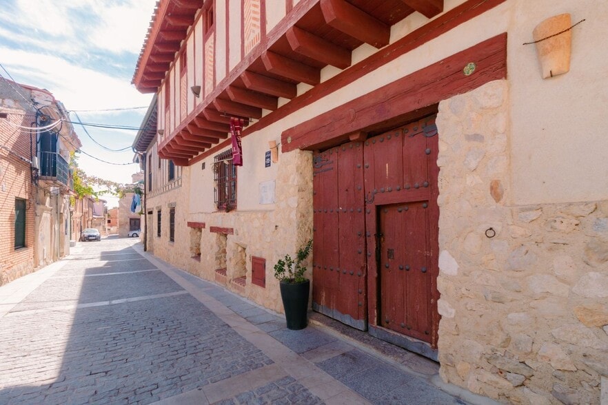 Services hôteliers dans Buitrago del Lozoya, Madrid à vendre - Photo du bâtiment - Image 1 de 46