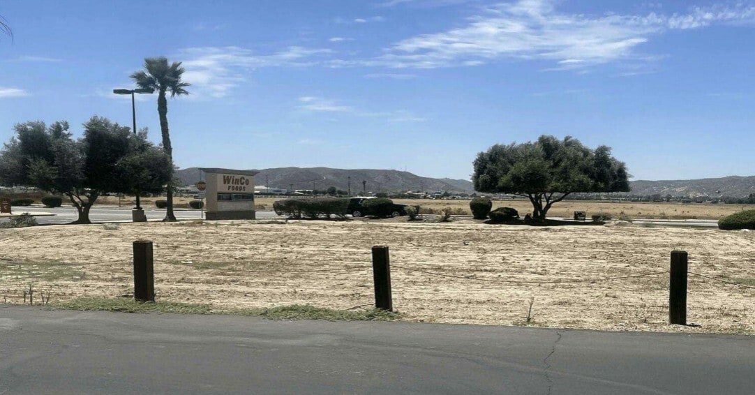 4602 W Florida Ave, Hemet, CA for lease Primary Photo- Image 1 of 5