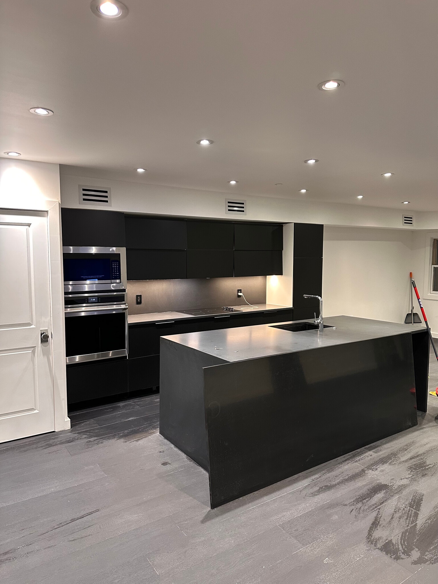 218 7th St SE, Washington, DC for lease Interior Photo- Image 1 of 3