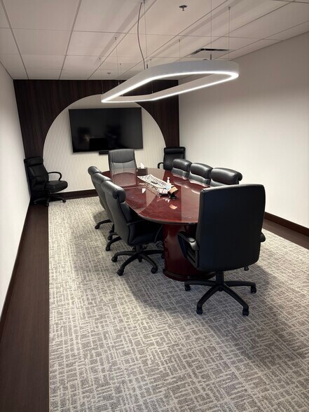 880 W Long Lake Rd, Troy, MI à louer - Photo intérieure - Image 3 de 4