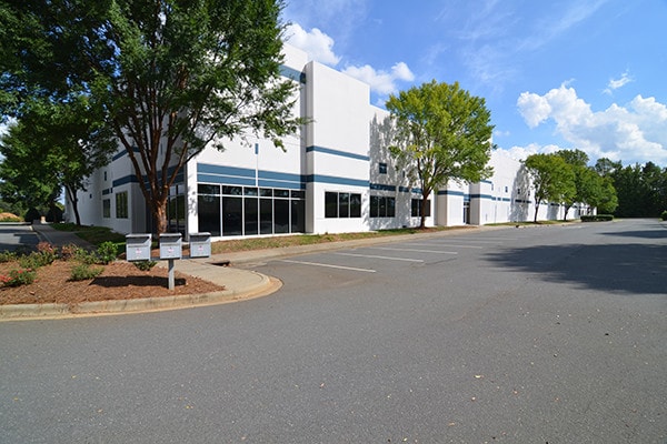 8610 Air Park West Dr, Charlotte, NC for lease - Building Photo - Image 2 of 23