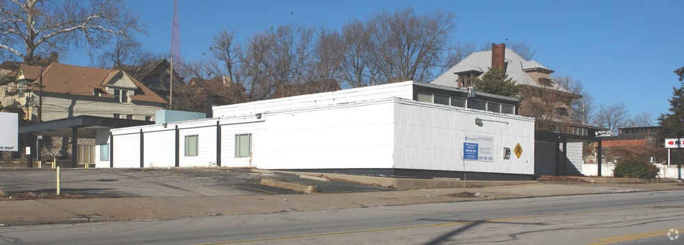 3330 Troost, Kansas City, MO à vendre - Photo du bâtiment - Image 3 de 3