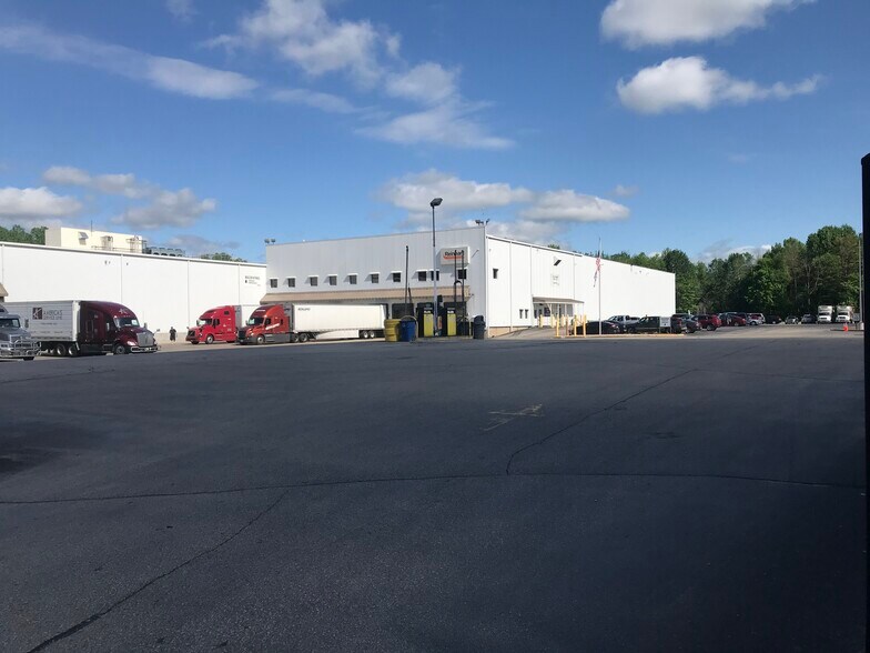 2655 E Richmond St, Shawano, WI à louer - Photo du bâtiment - Image 2 de 30