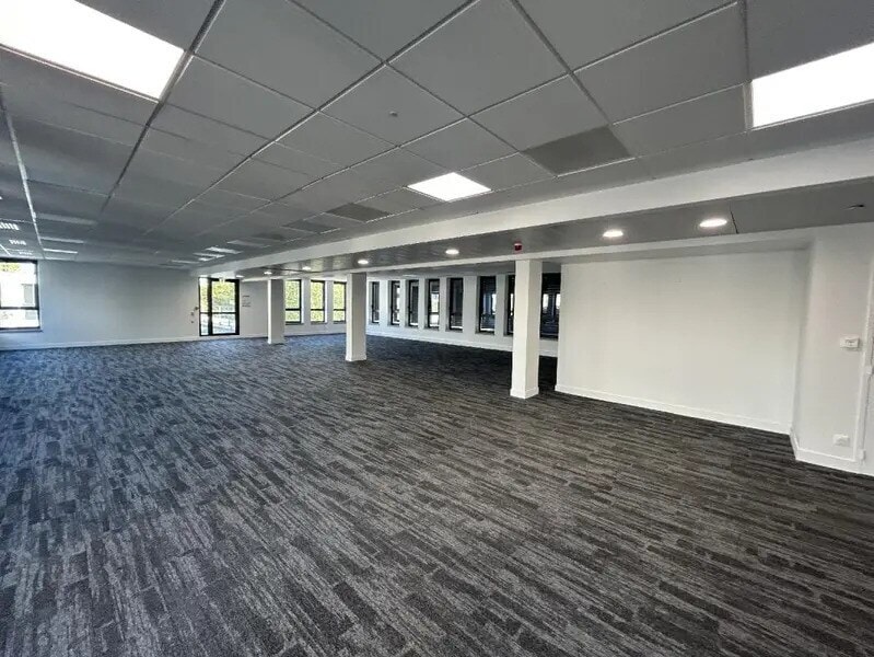35-37 Rue Louis Guérin, Villeurbanne for lease Interior Photo- Image 1 of 2