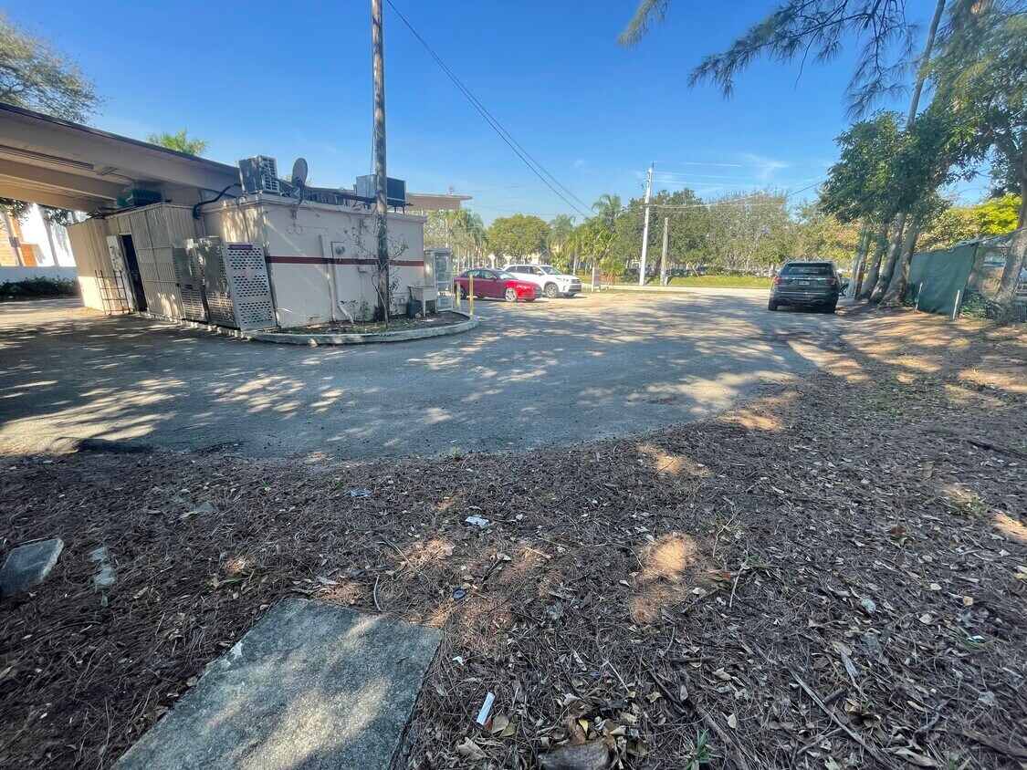 8260 NW 27th Pl, Fort Lauderdale, FL for lease Primary Photo- Image 1 of 38